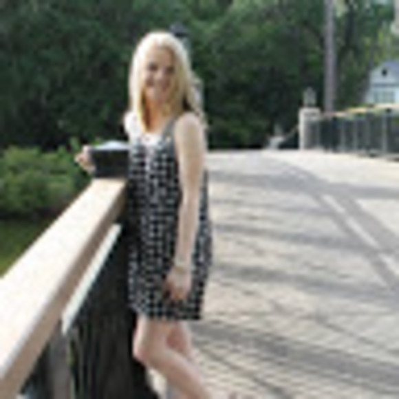 Meet your Posher, Rachel - Picture 1 of 1